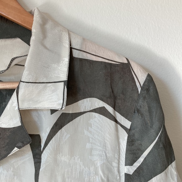 Graphic silk button-up dress - Picture 3 of 4